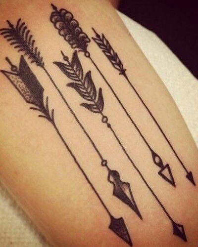 15 Arrow Tattoos That Are A Bullseye