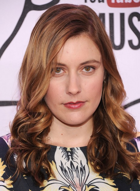 2014 Greta Gerwig Medium Hairstyles: Bouncy Waves