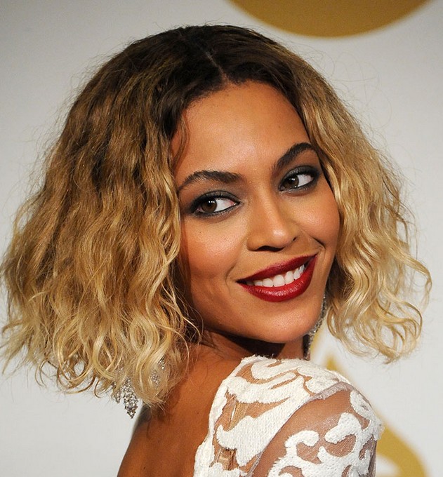 Beyoncé short ombre curly bob cut