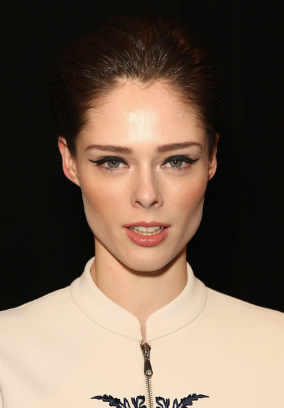 Chic Back-teased Hairstyles for Elegant Women: Coco Rocha Short Straight Cut