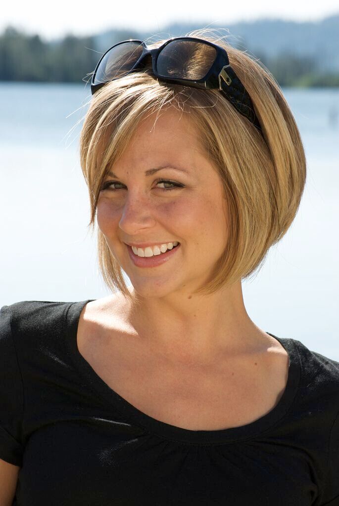 Cute Straight Bob Haircut for Blond Hair