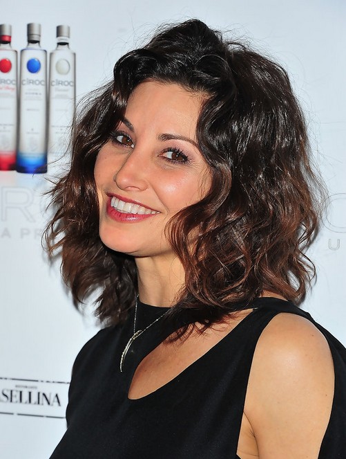 Gina Gershon Short Wavy Hairstyle