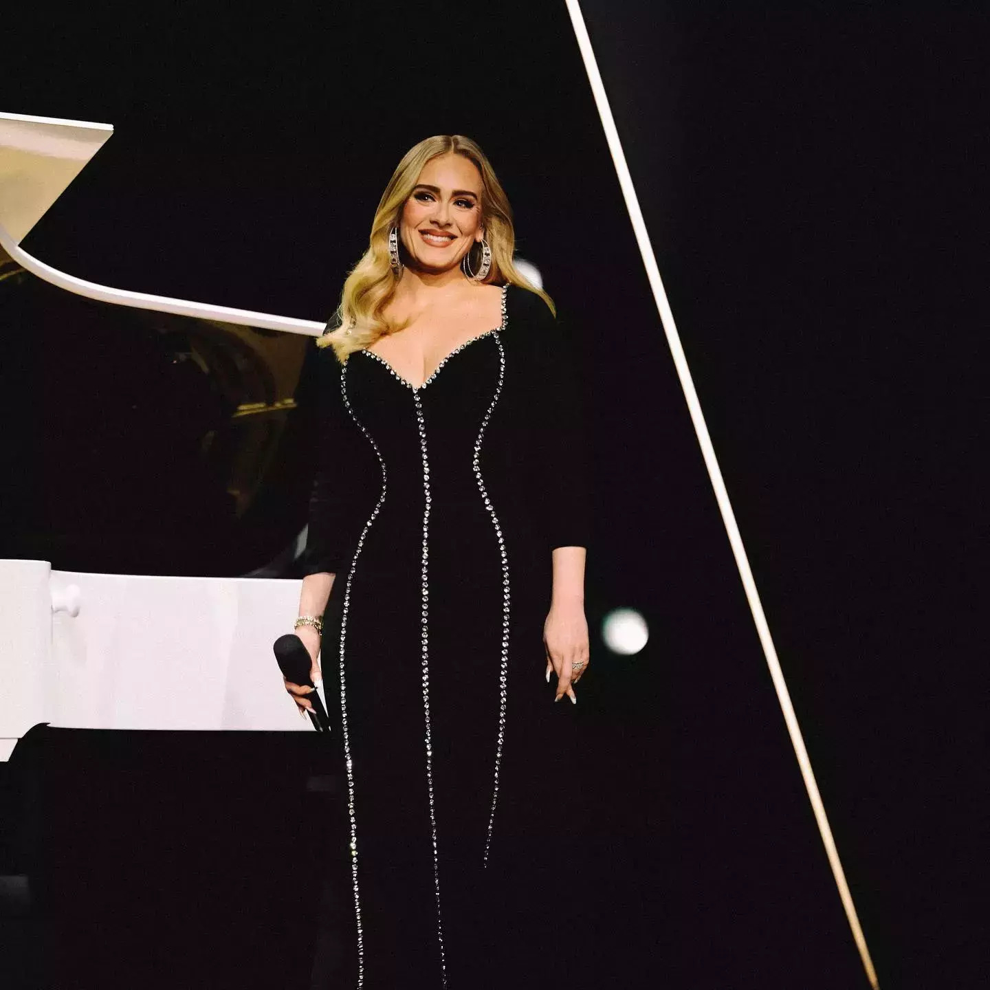 Adele's Latest Fashion Outfits and Hairstyles