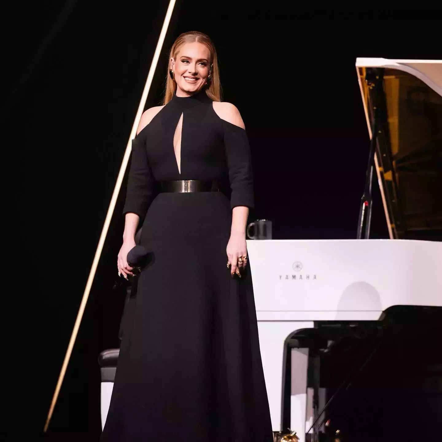 Adele's Latest Fashion Outfits and Hairstyles