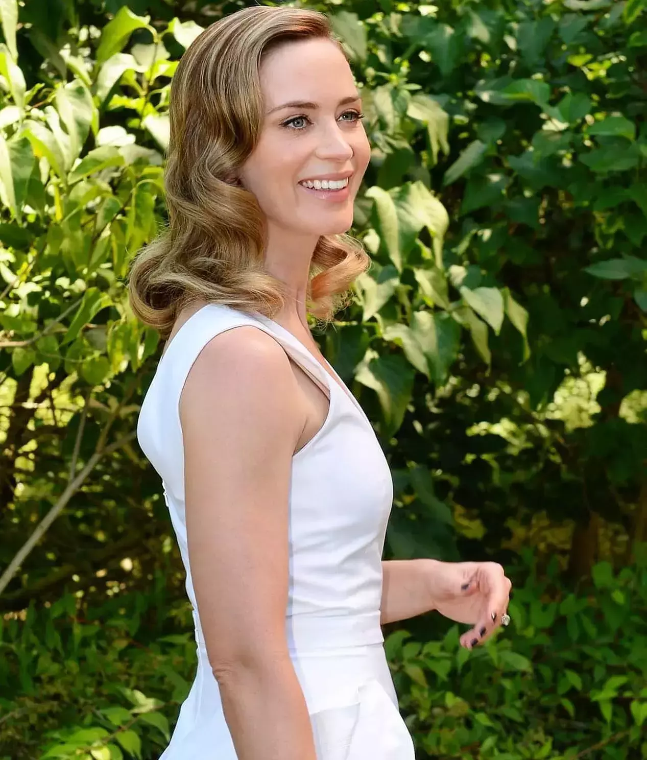 Emily Blunt Hairstyles and Outfit Ideas