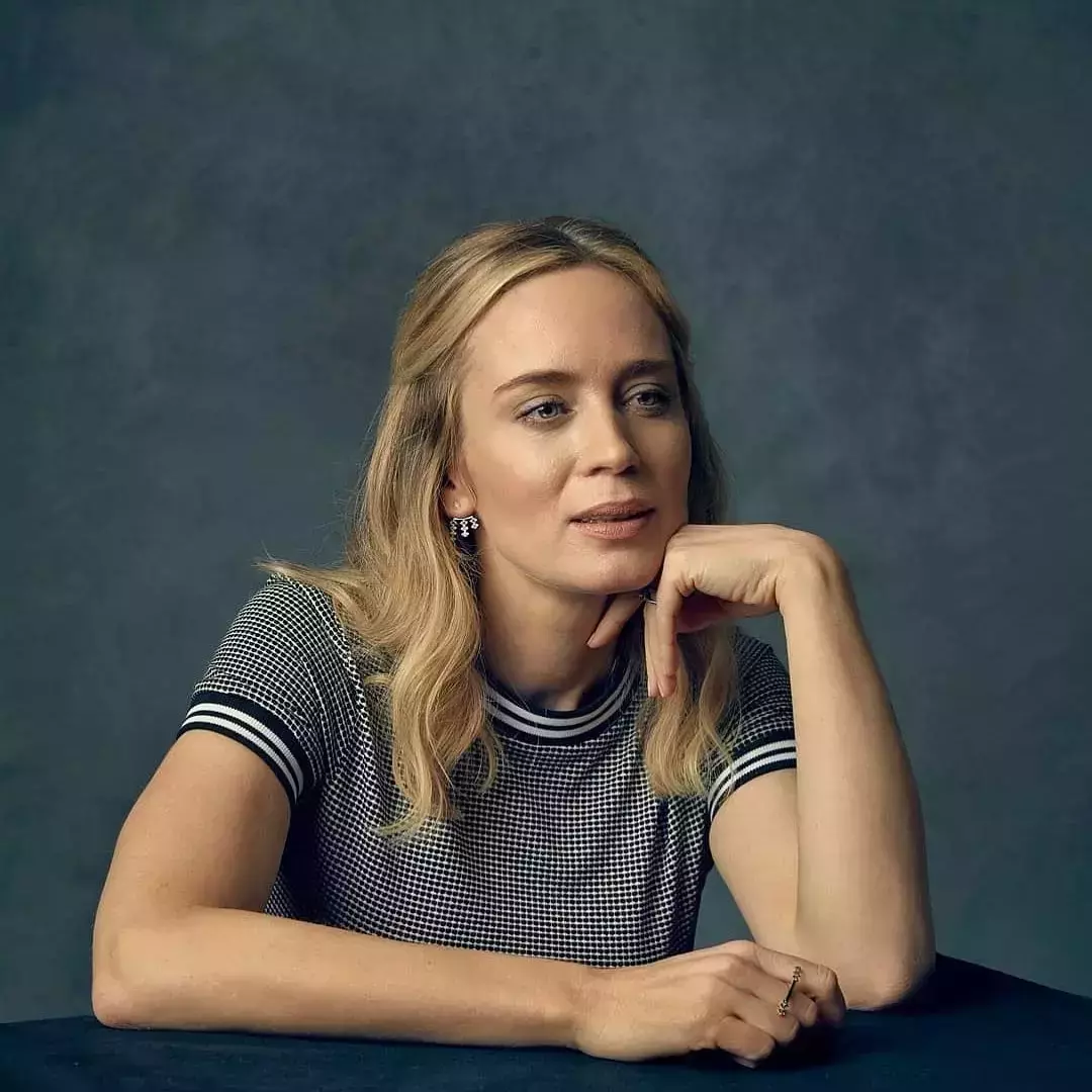 Emily Blunt Hairstyles and Outfit Ideas