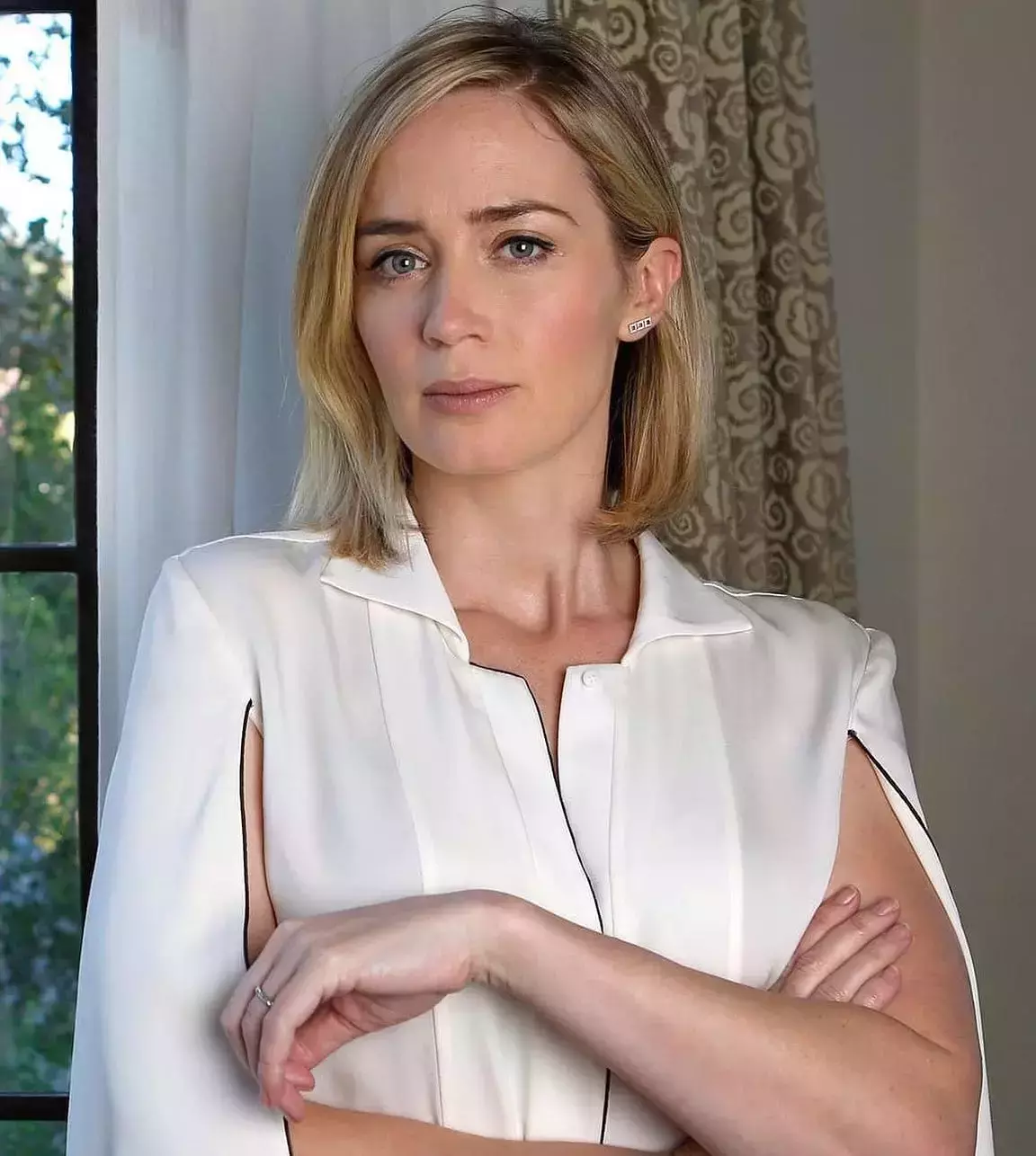 Emily Blunt Hairstyles and Outfit Ideas