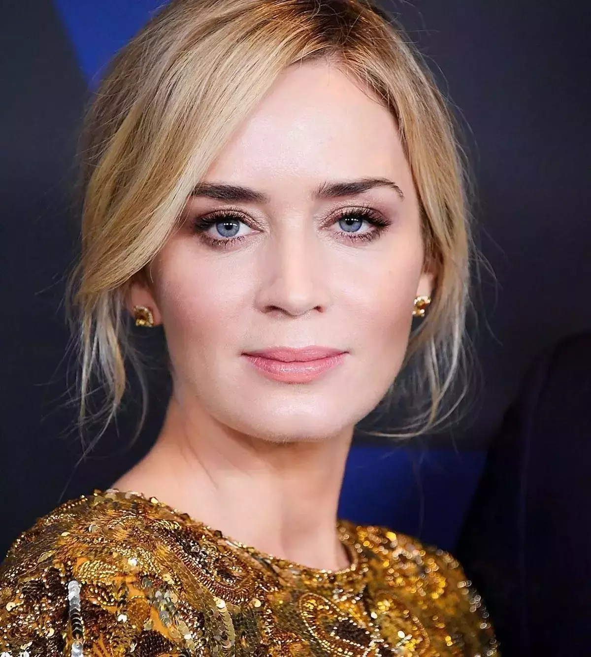 Emily Blunt Hairstyles and Outfit Ideas