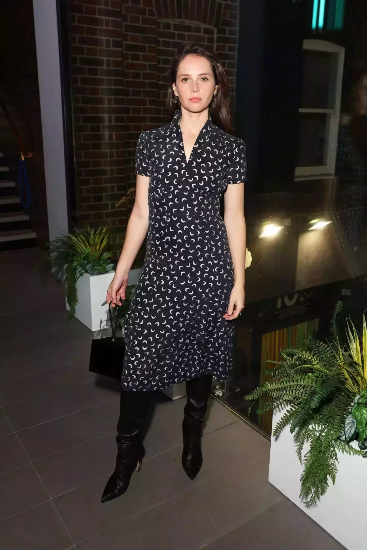 Felicity Jones Hair Styles and Outfit Ideas